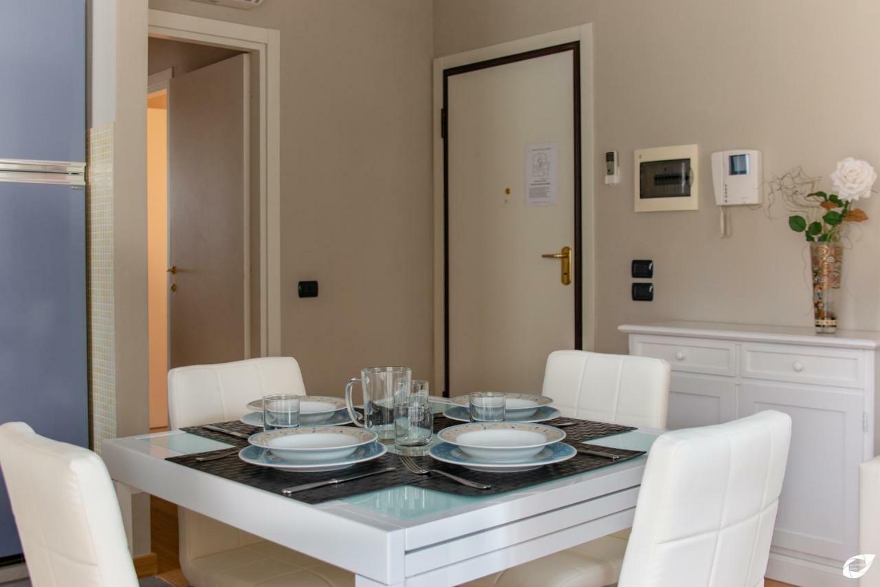 מרינה די פיאטרסנטה 2-Bedroom Apt, With Balcony & Aircondition - 50 M From The Beach מראה חיצוני תמונה