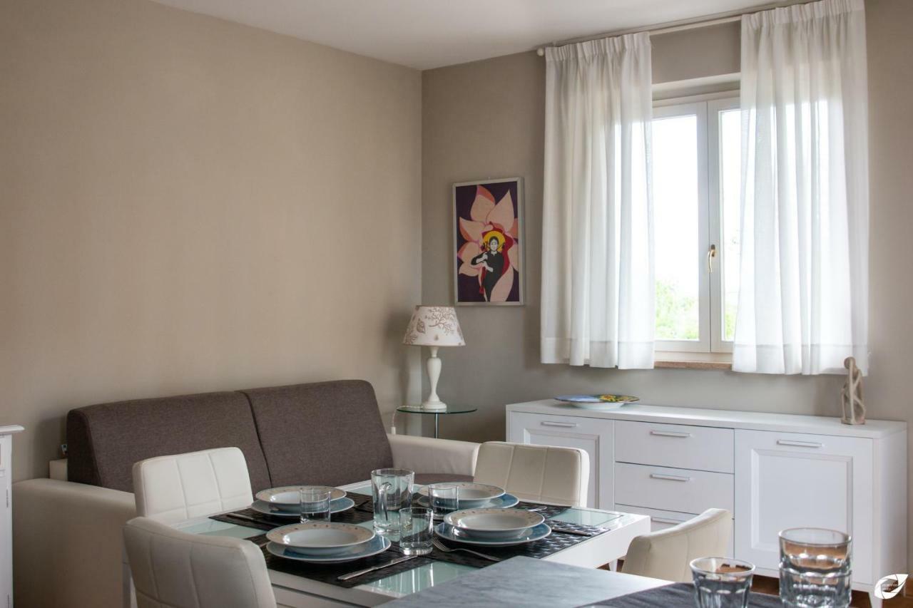מרינה די פיאטרסנטה 2-Bedroom Apt, With Balcony & Aircondition - 50 M From The Beach מראה חיצוני תמונה