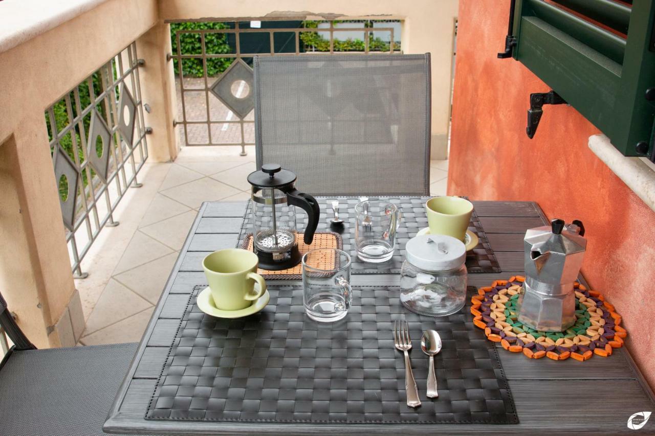 מרינה די פיאטרסנטה 2-Bedroom Apt, With Balcony & Aircondition - 50 M From The Beach מראה חיצוני תמונה