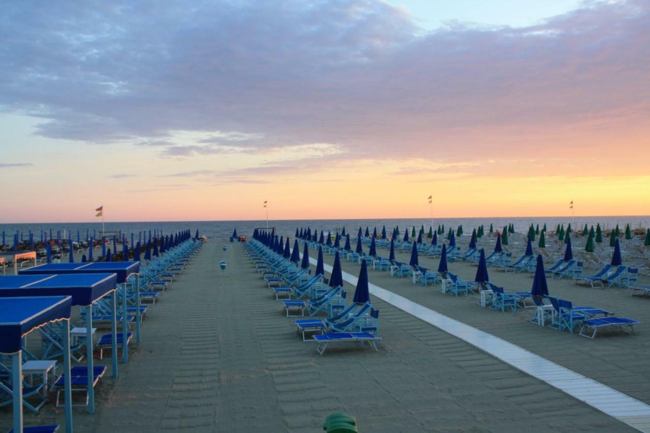 מרינה די פיאטרסנטה 2-Bedroom Apt, With Balcony & Aircondition - 50 M From The Beach מראה חיצוני תמונה